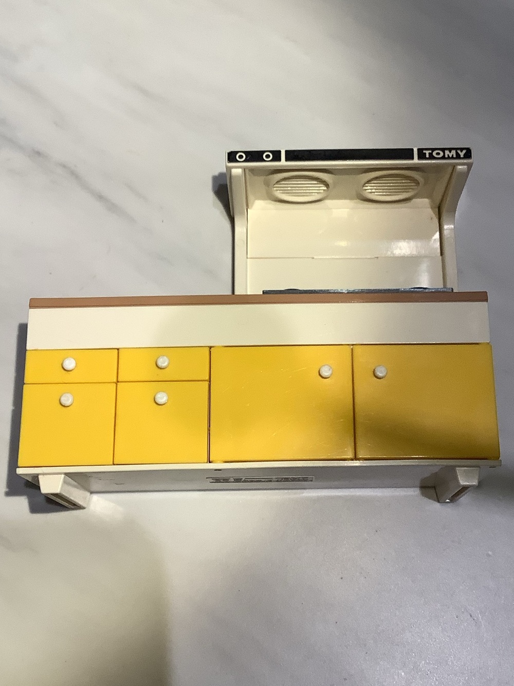 TOMY  Doll House Furniture Kitchen Stovetop & Cabinets ~Table & Chairs